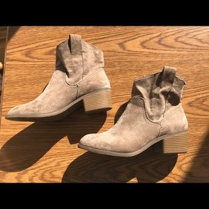 Woman’s Merona size 10 gray ankle boots